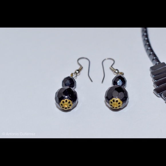 Hematite Necklace & Earrings - Picture 6 of 7